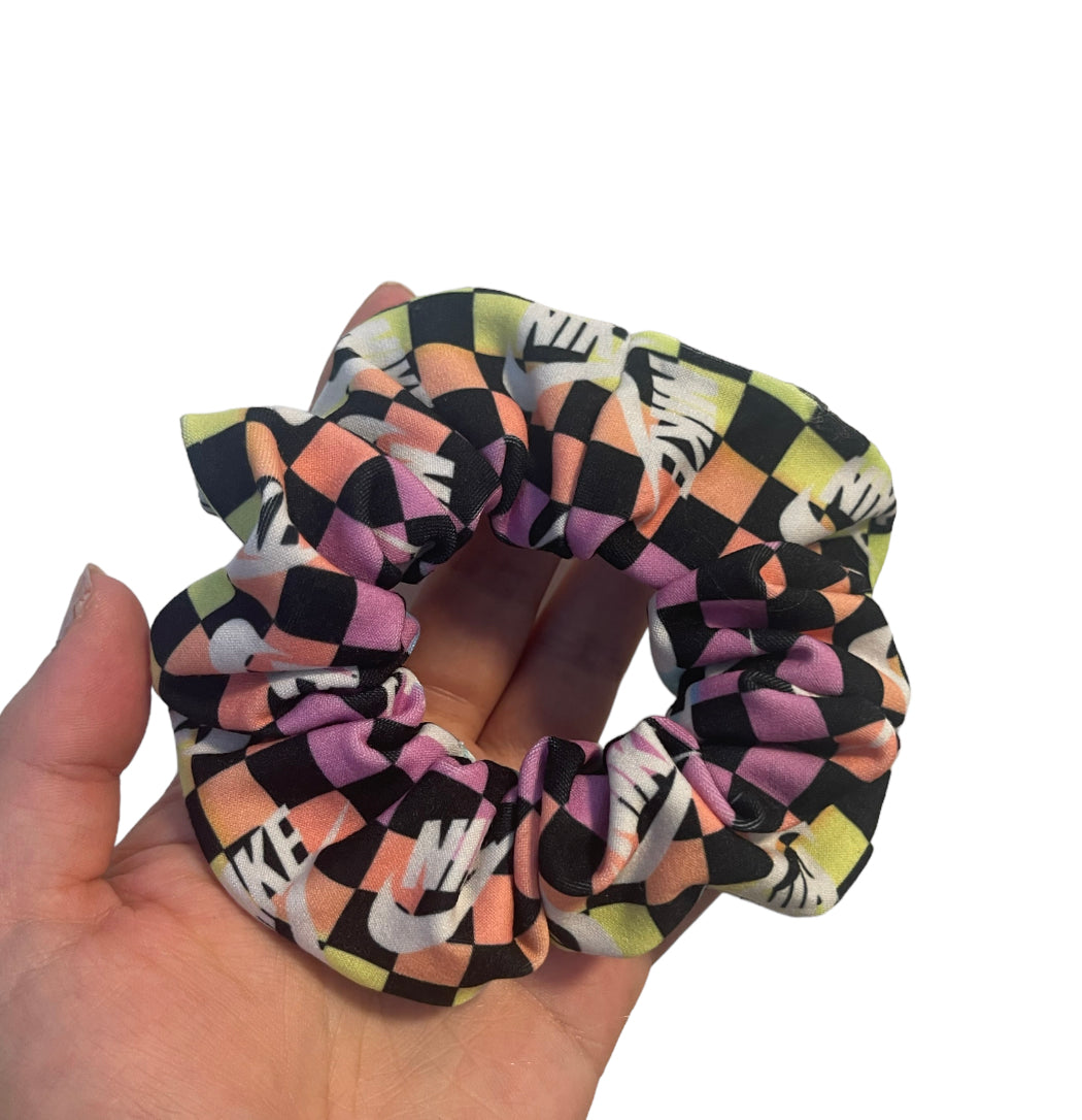 Sporty squares - scrunchie