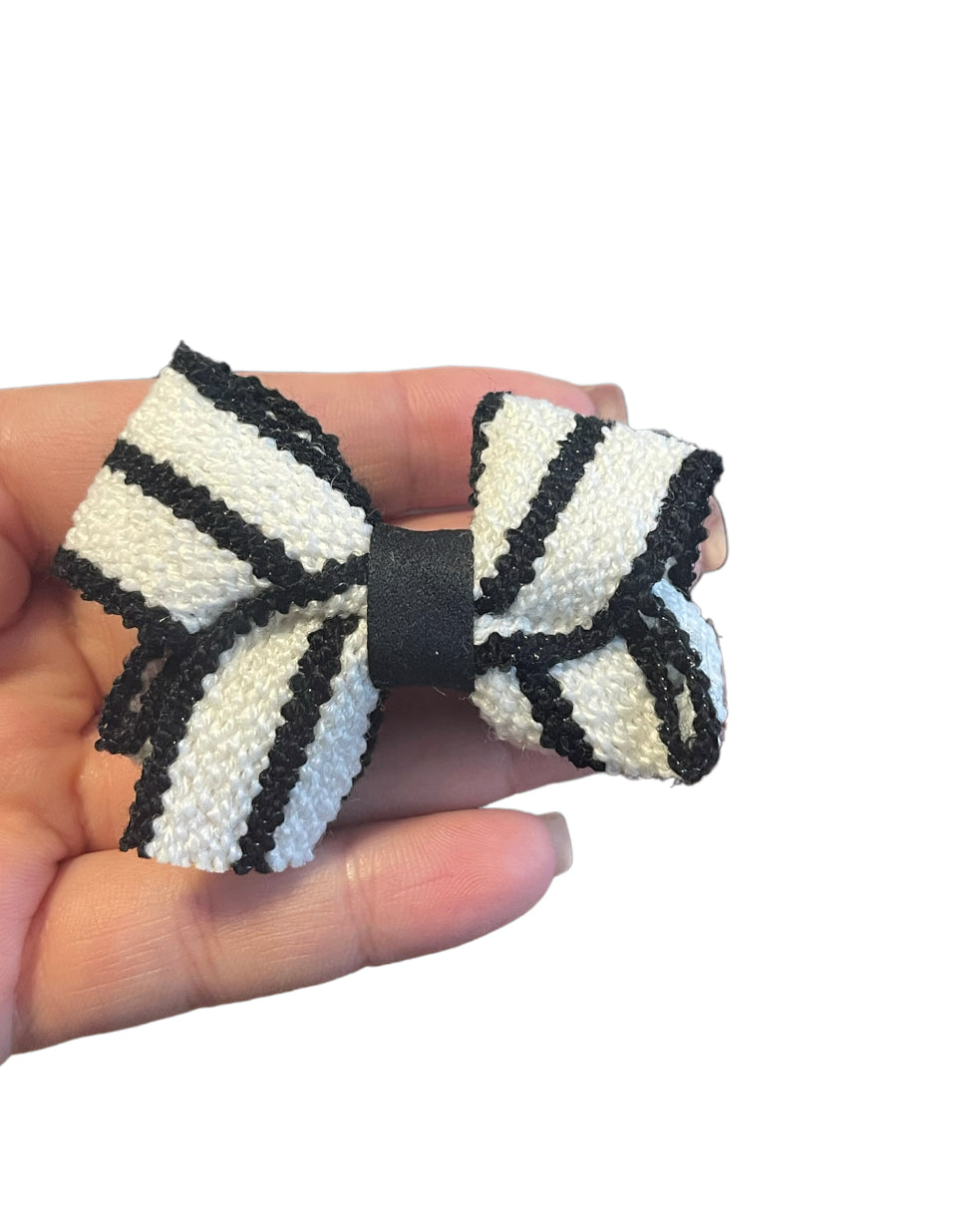 Black and white comfy bow